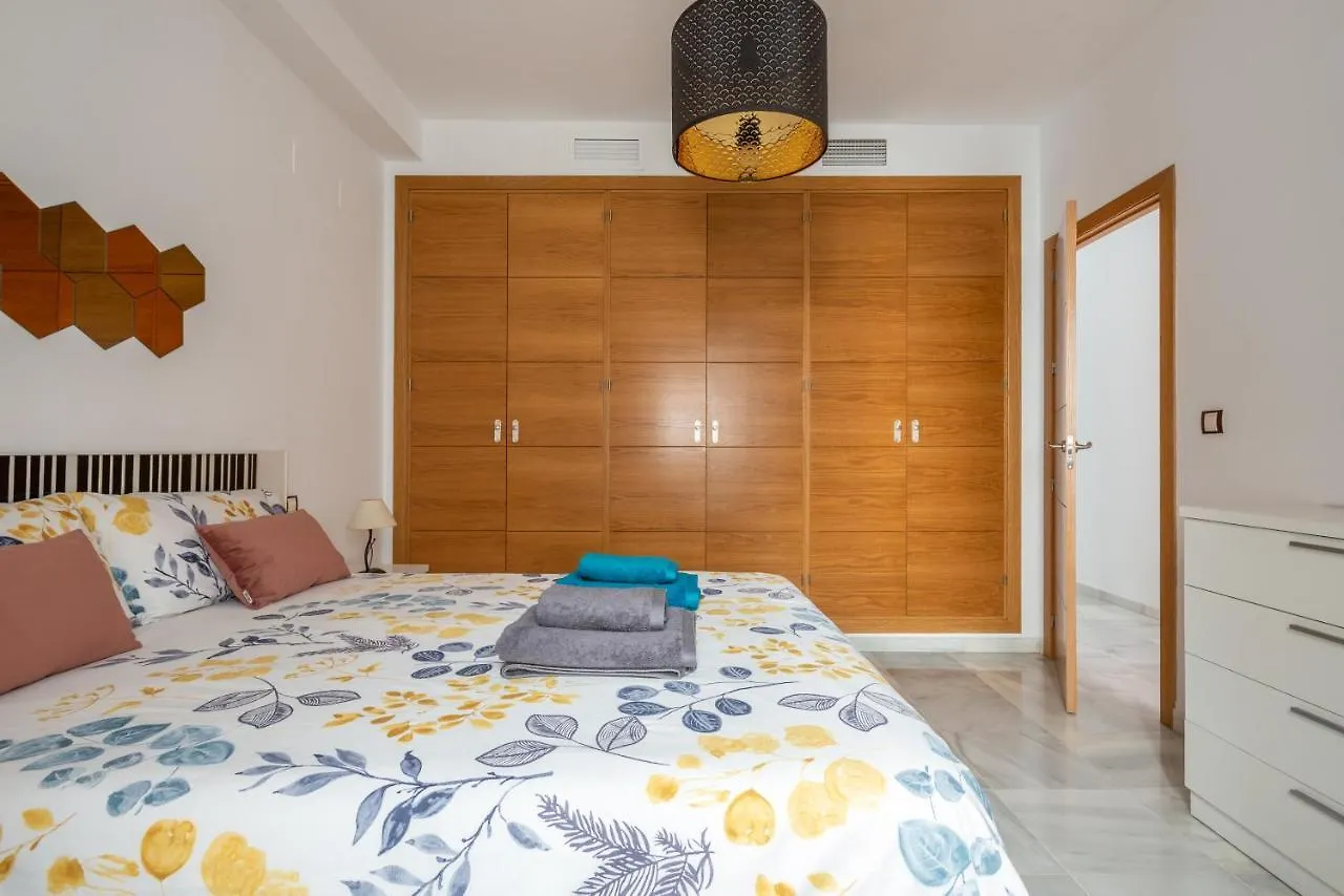 First Floor Near Macarena Church Seville Apartment