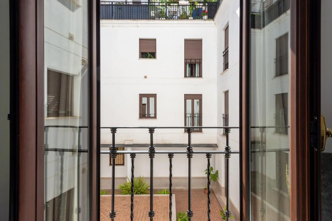 First Floor Near Macarena Church Seville Apartment