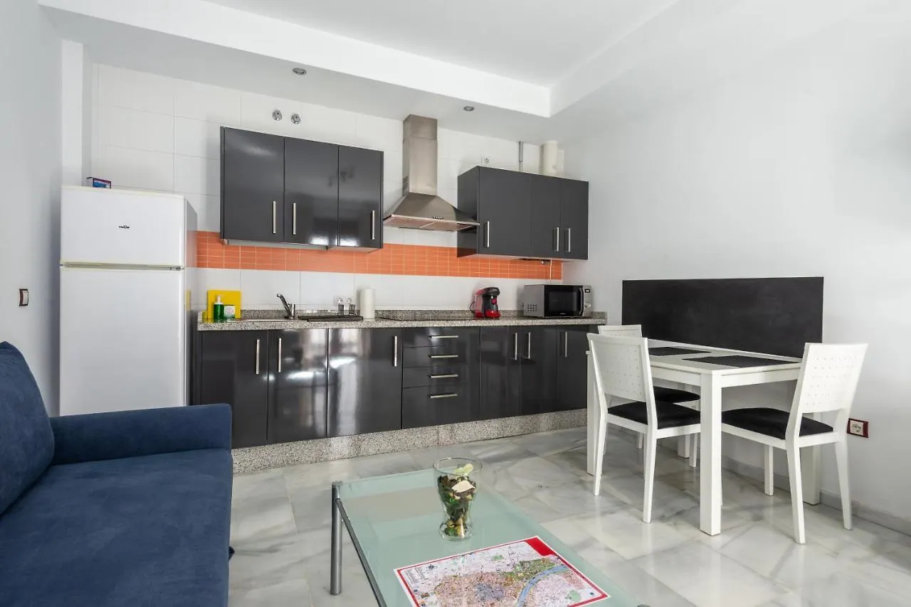 First Floor Near Macarena Church Seville Apartment