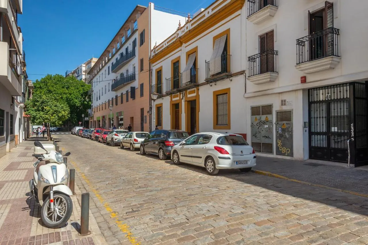 First Floor Near Macarena Church Seville Apartment